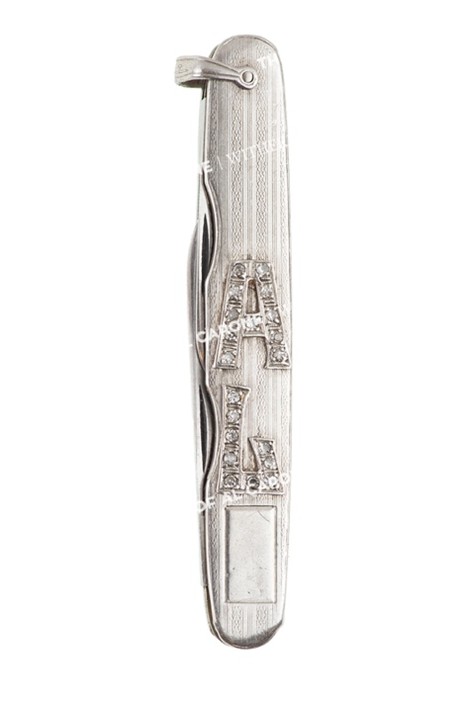 A platinum and diamond personalised pocket knife, owned by Al Capone. Sold at Witherills Auctioneers, 2021, for $78,650